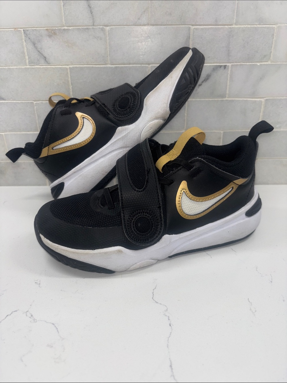 Nike Team Hustle D 11 – Boys’ Basketball Shoes (Size 3Y)